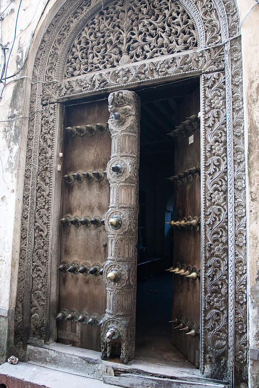 Двери - особенность Занзибара